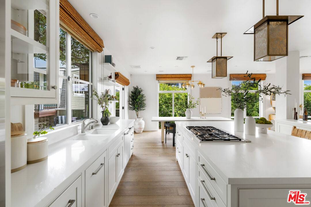 1960 Hillcrest Rd 6BR Hollywood Hills East La