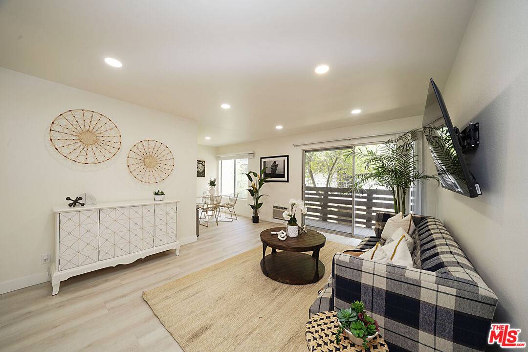 525  S Ardmore Ave 1BR La