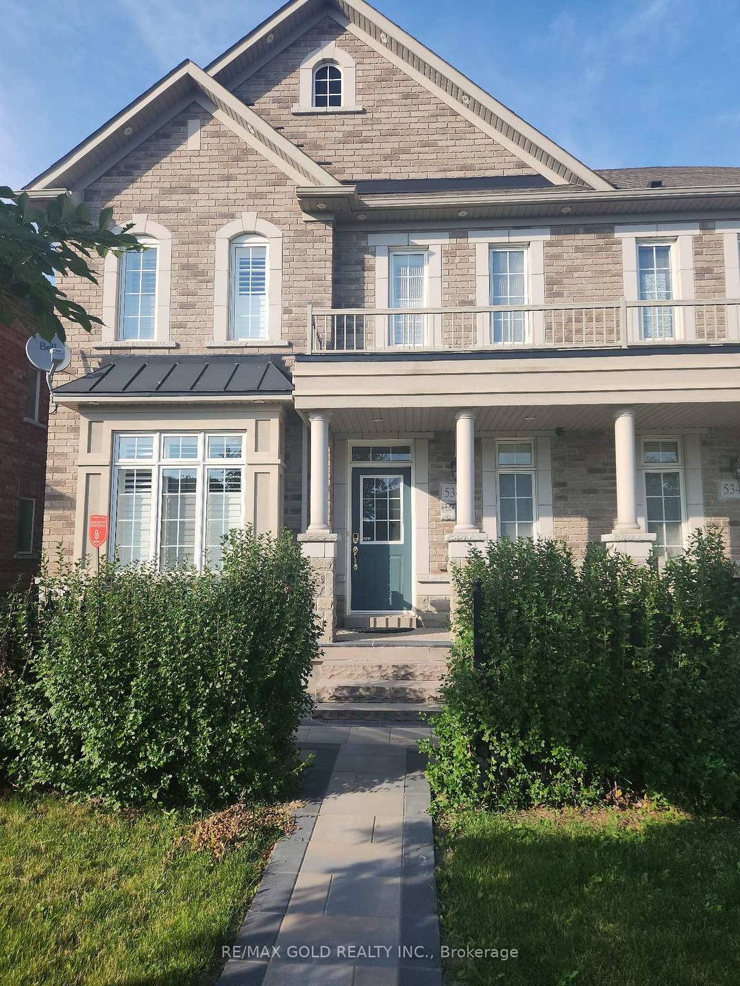 Immediately Available. Luxury 2 Bedroom Basement Legal Basement Apartment in Churchill Meadows.