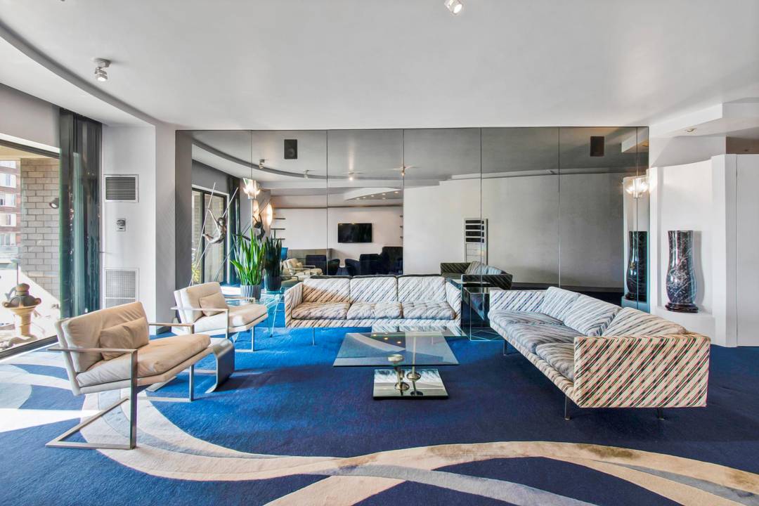 Seller is packing let's make a deal !