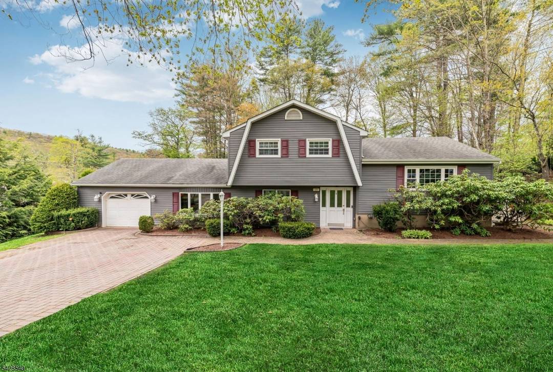 Nestled in the heart of the sought after Crescent Park community, this beautifully updated 4 bedroom, 2 bathroom Sugar Maple Split offers theperfect blend of modern elegance and comfortable living.
