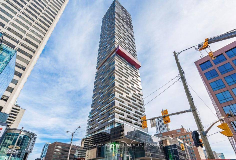 Client RemarksLive in the Heart of Yonge and Eglinton !