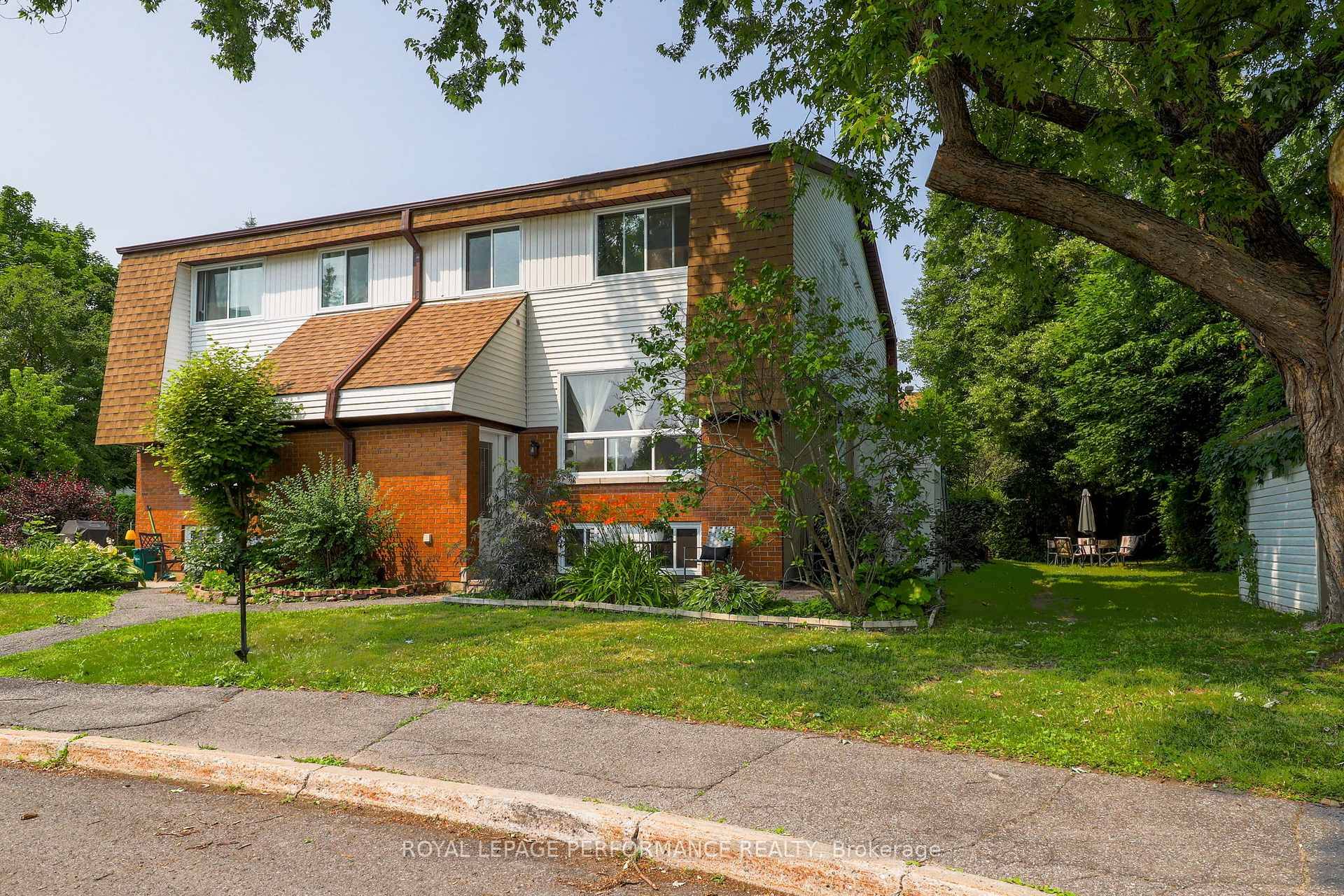 A true End Unit semi detached home with the benefits of worry free condo living.