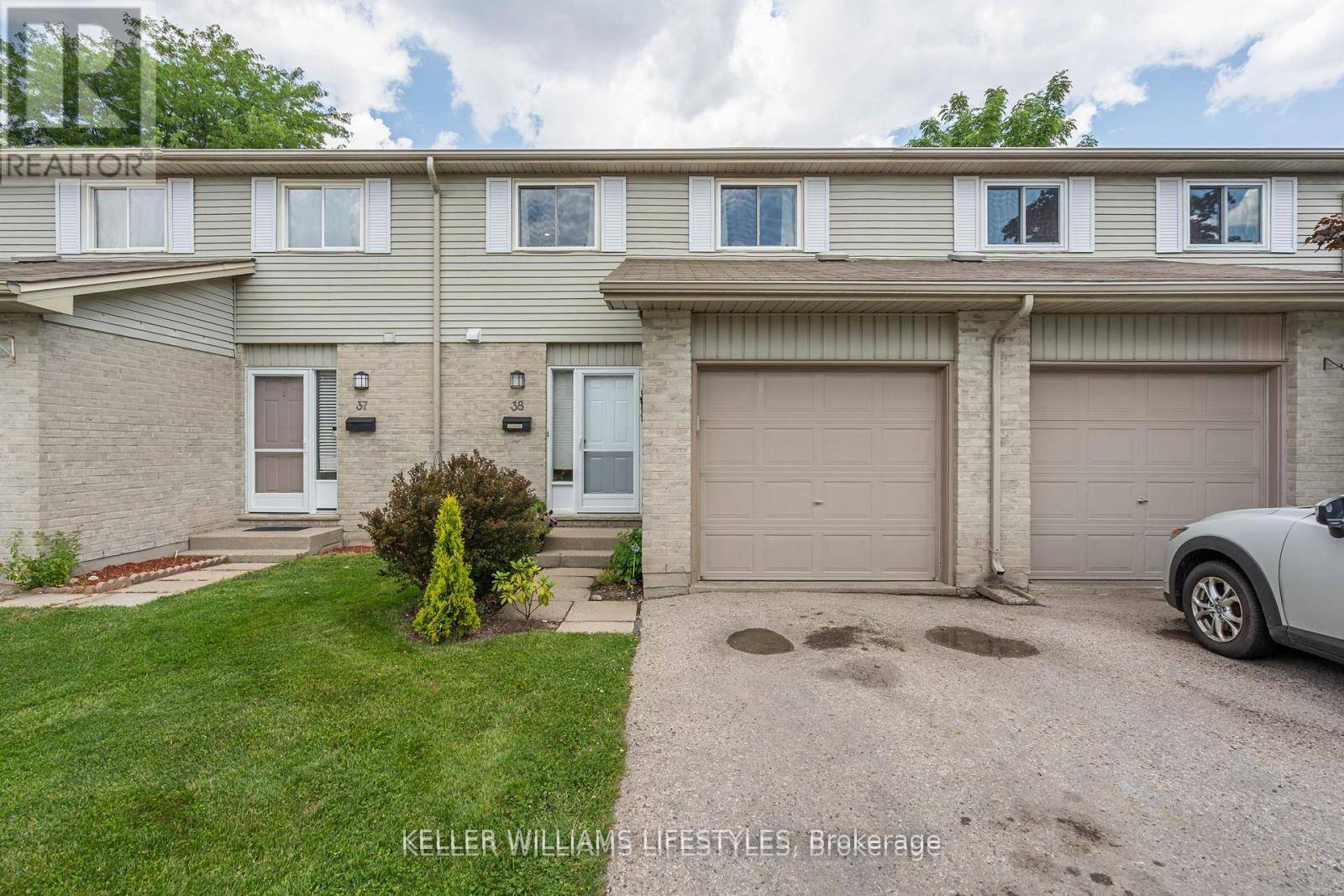Welcome to this well maintained three bedroom, one and a half bathroom townhome located in one of Londons most desirable neighbourhoods.