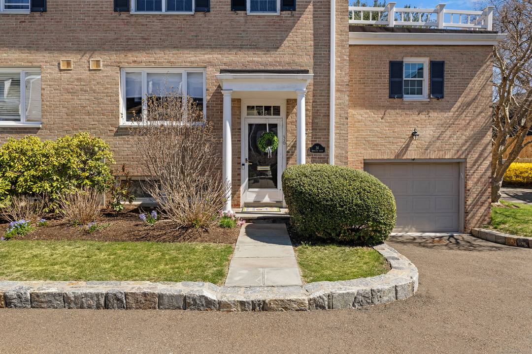 Renovated, move in ready condo located in the heart of New Canaan village.