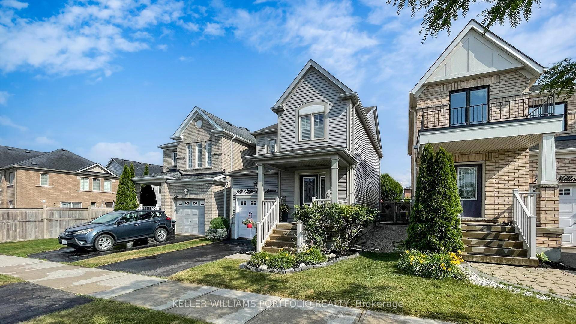 Welcome to 773 Miller Park Avenue, a stunning 3 bedroom, 3 bath detached home, nestled in Bradfords desirable Grand Central neighbourhood.