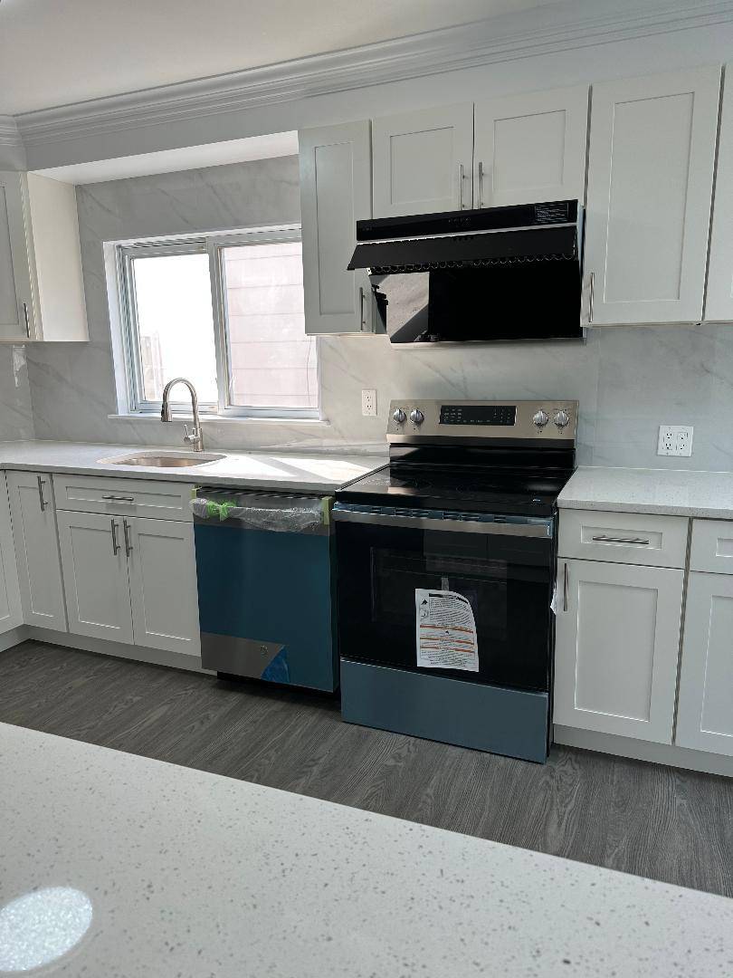 Large 3 bedroom with Excellent condition and location.