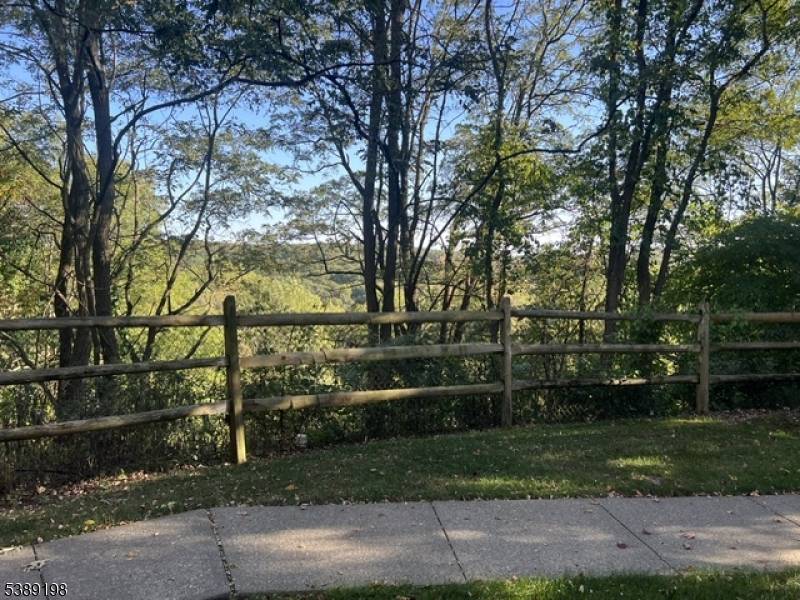 ONE FLOOR LIVING LOW MAINTENANCE LIFE STYLE IN DESIRABLE SEASONS GLEN.