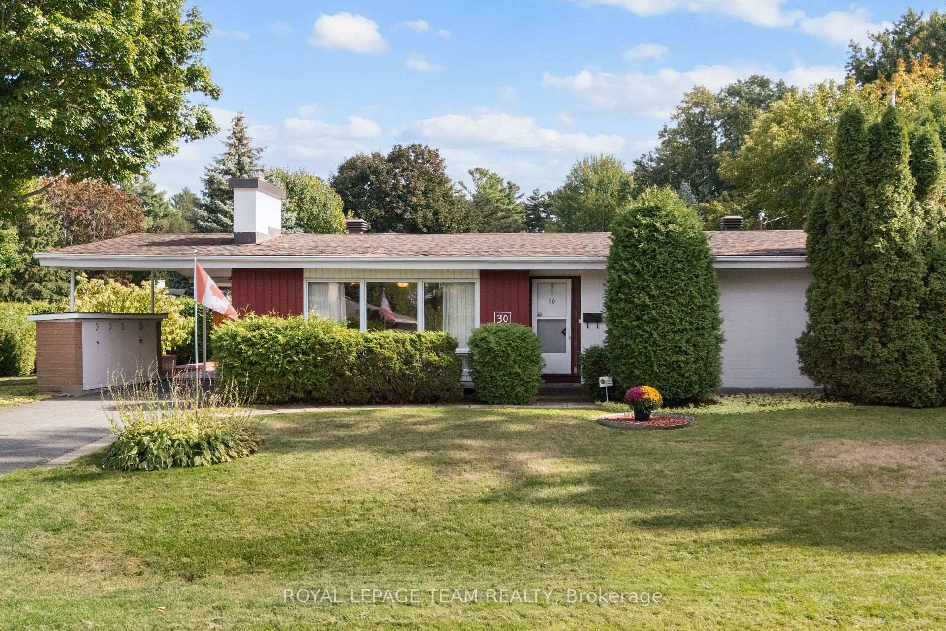 OPEN HOUSE Sunday, Sept. 21, 2 4 pm Welcome to 30 Ellery Crescent, a lovely 3 bedroom, 1.
