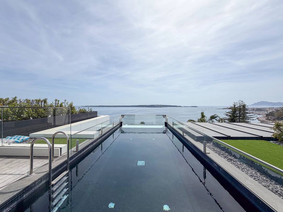 Cannes – Exceptional Apartment with Panoramic Sea Views in a Prestigious Residence