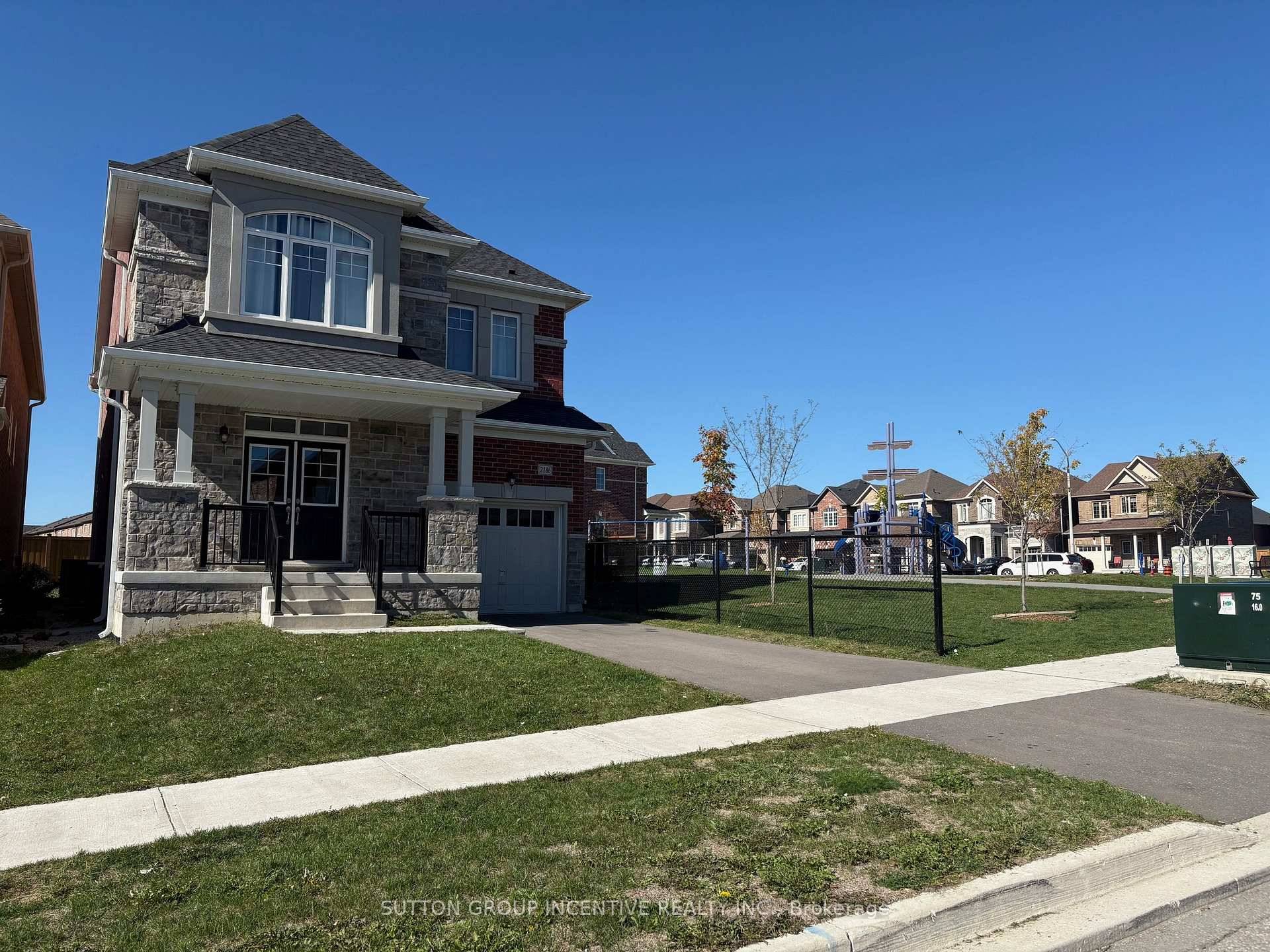 Welcome to this beautiful 4 bedroom, 4 bathroom family home perfectly situated beside a park in one of Innisfil's most desirable neighbourhoods.