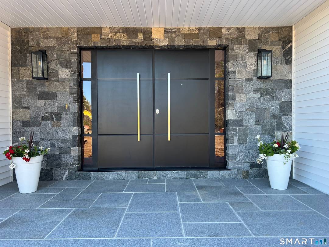 Brand NEW CONSTRUCTION. Move in Ready !