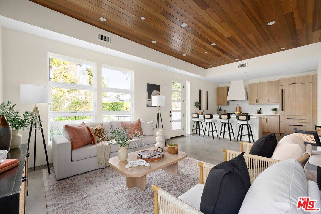 1011  N Ogden Dr 3BR Hollywood Hills East La