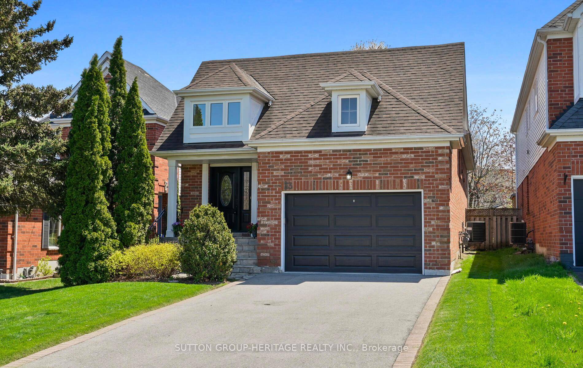 Raised 2 bedroom bungalow on a quiet avenue in south Williamsburg !