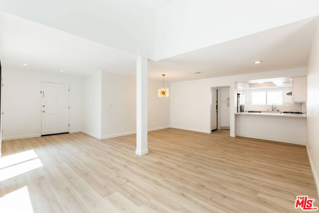 1738  S BENTLEY AVE 2.0 LA