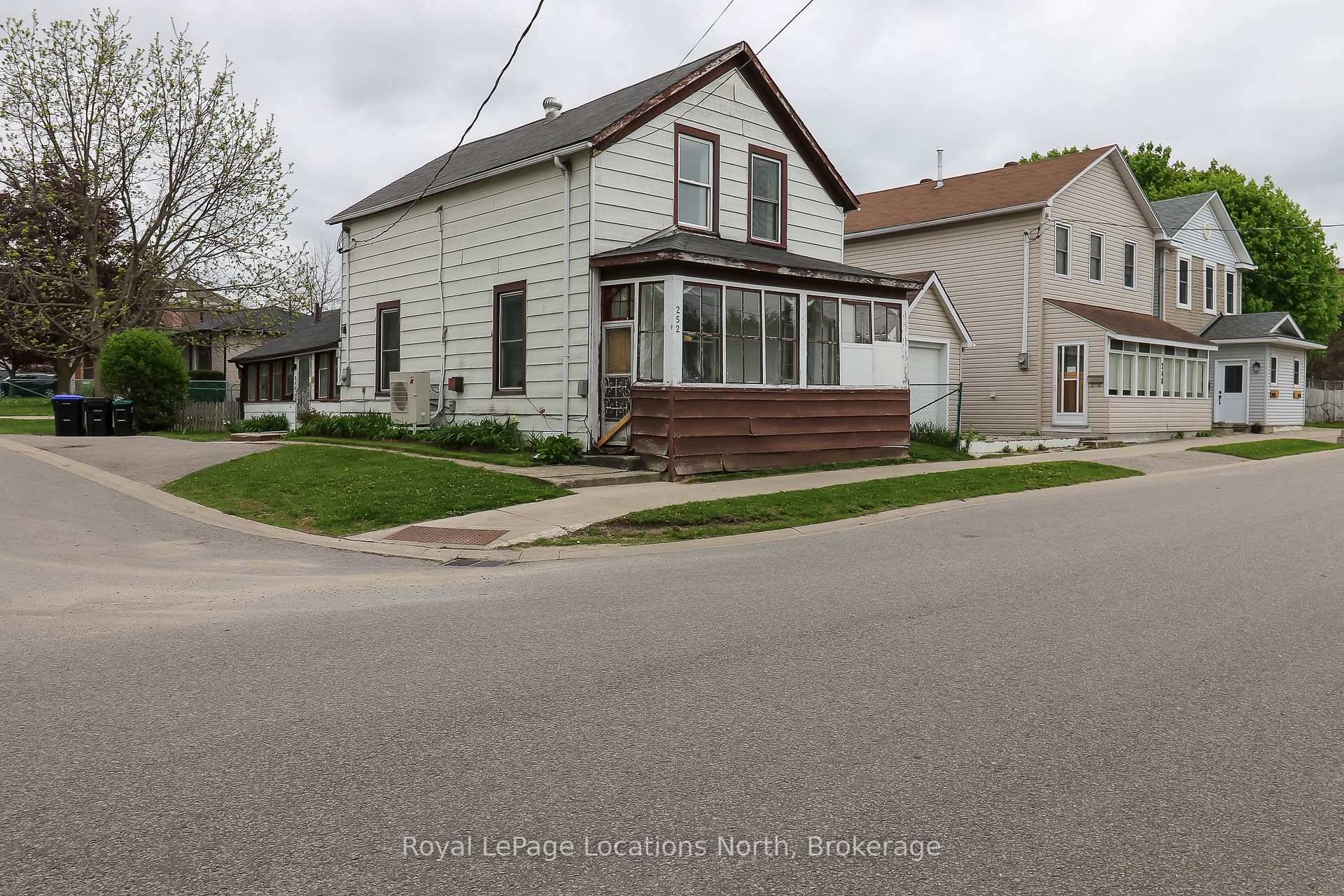 Charming Century Home in the Heart of Collingwood.