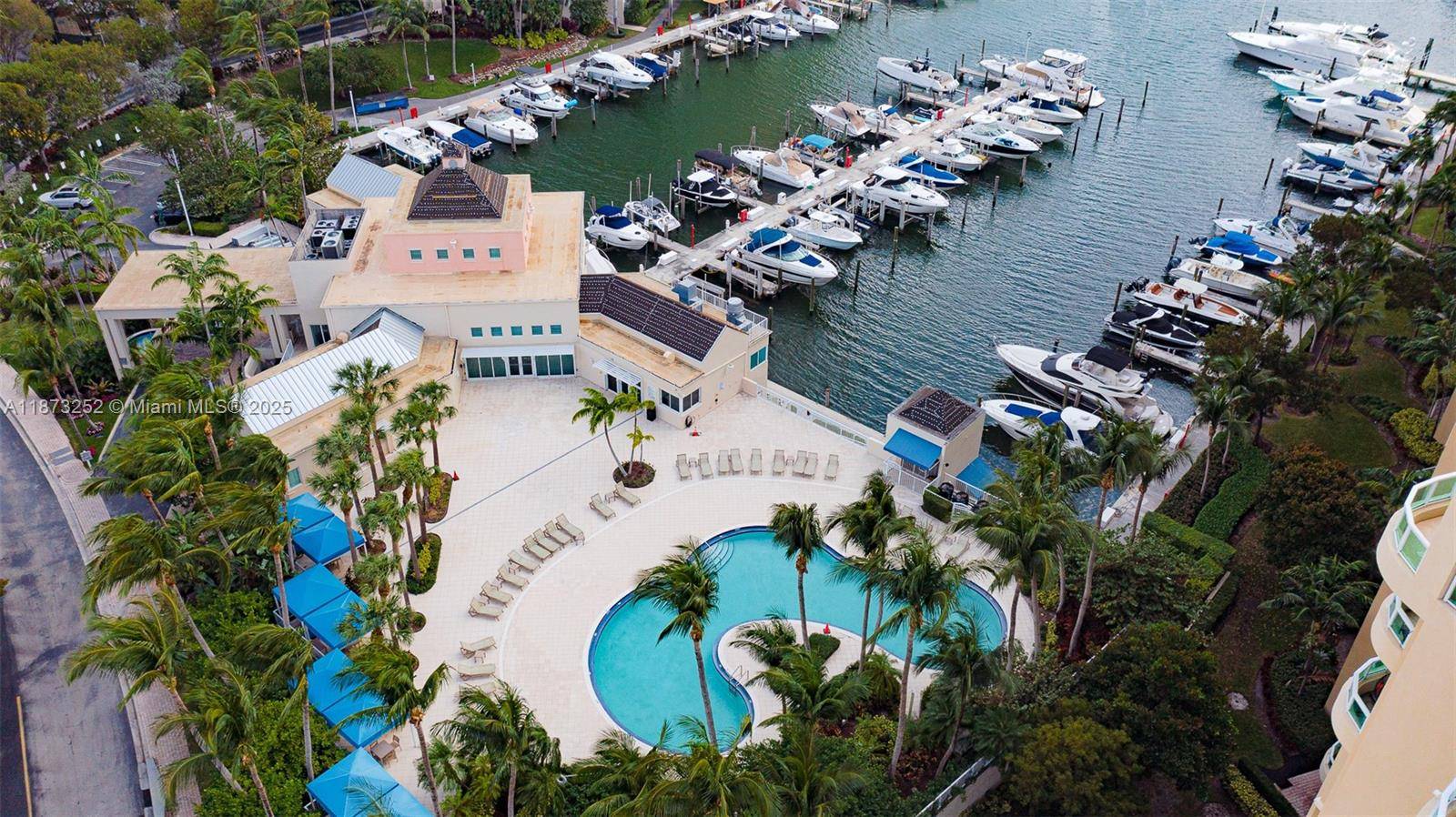 Spacious Remodeled 2 Den 3Baths Unit location offers two extra windows Kitchen, 2nd Bathroom The complex features two high rise towers, each with spacious and modern units that offer beautiful ...