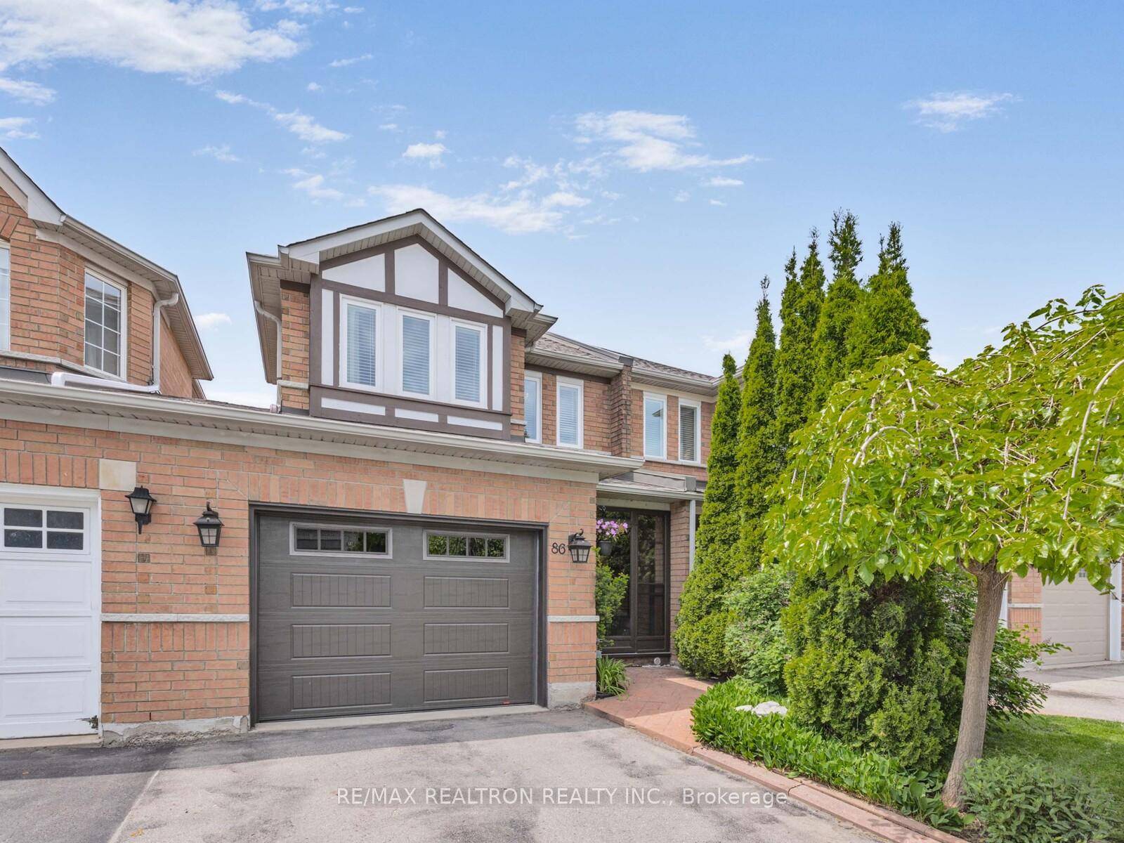 Welcome to 86 Marathon ! A perfect starter or downsizers dream in sought after Dufferin Hill !
