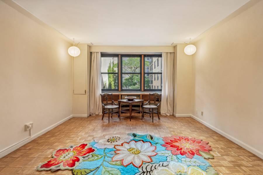 Your Studio SanctuaryNestled at the crossroads of Gramercy and Greenwich Village, this quiet studio offers the perfect combination of comfort, convenience, and serenity.