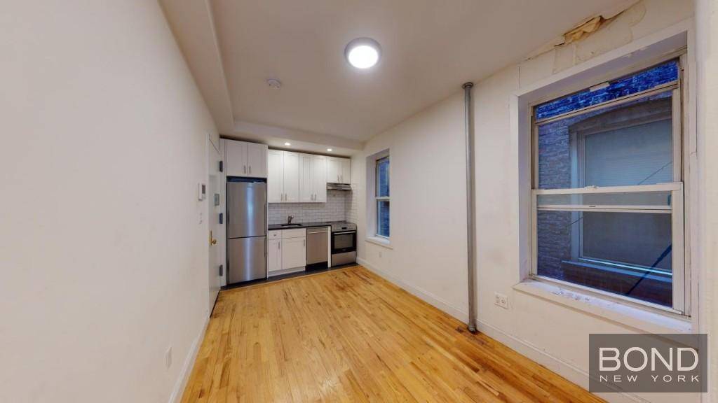Large and renovated 2 bedroom in prime UES !