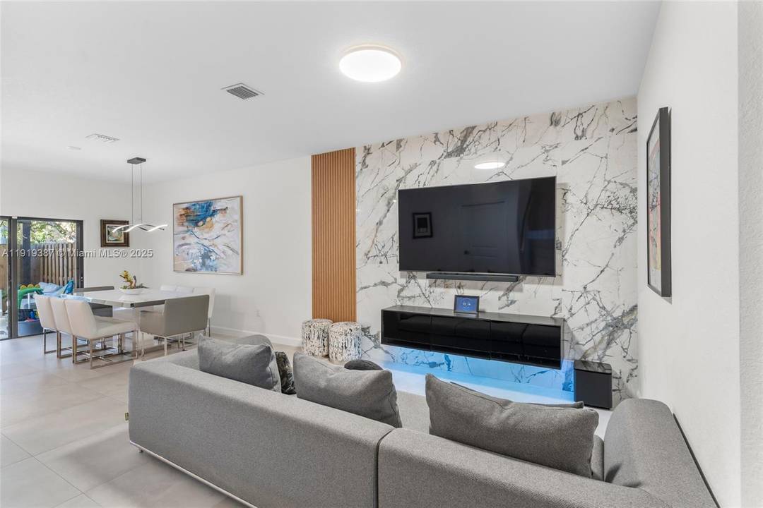 Impeccable upgraded 3 bed, 2.