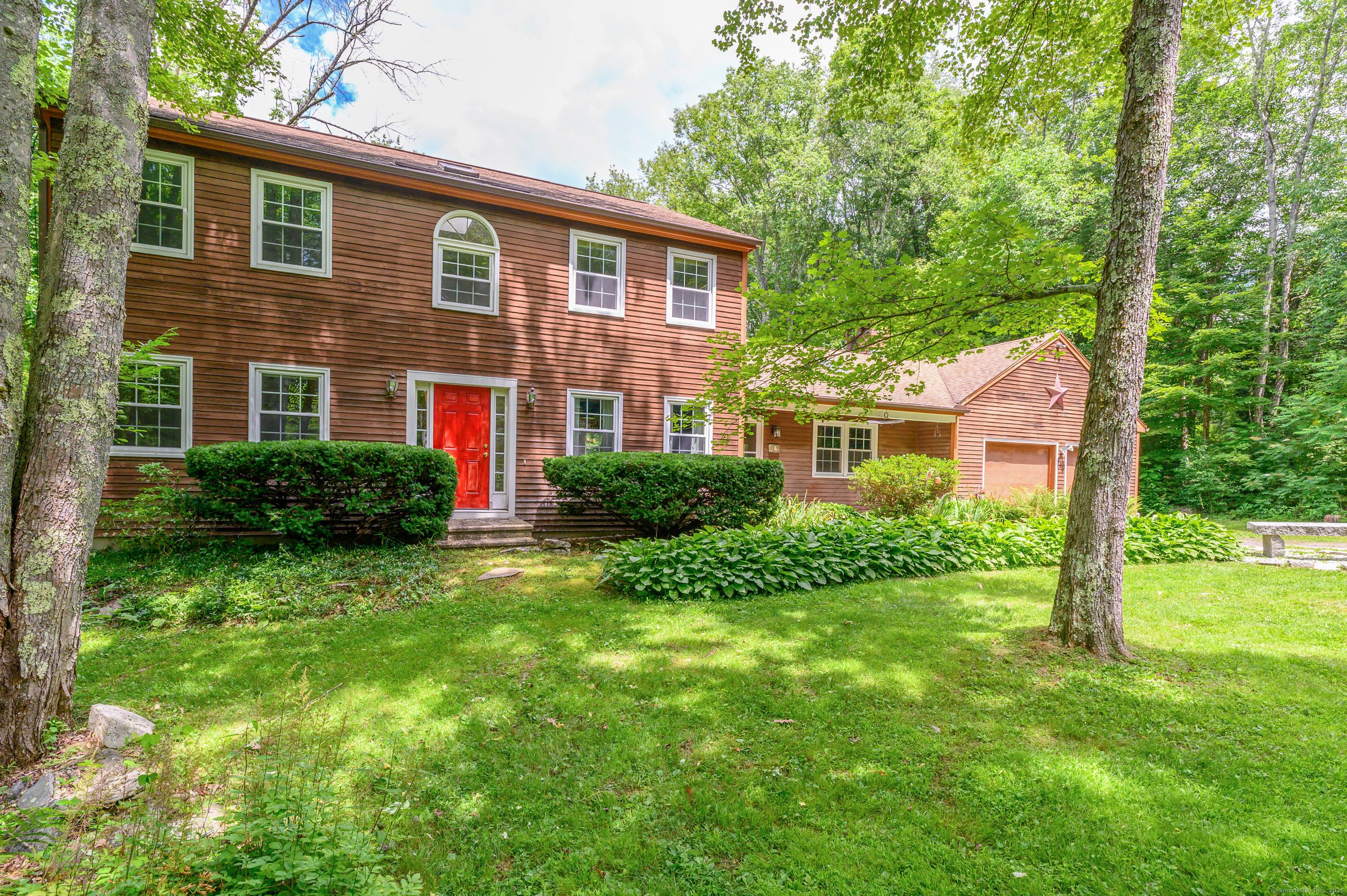 Beautiful Colonial home in West Hartland !