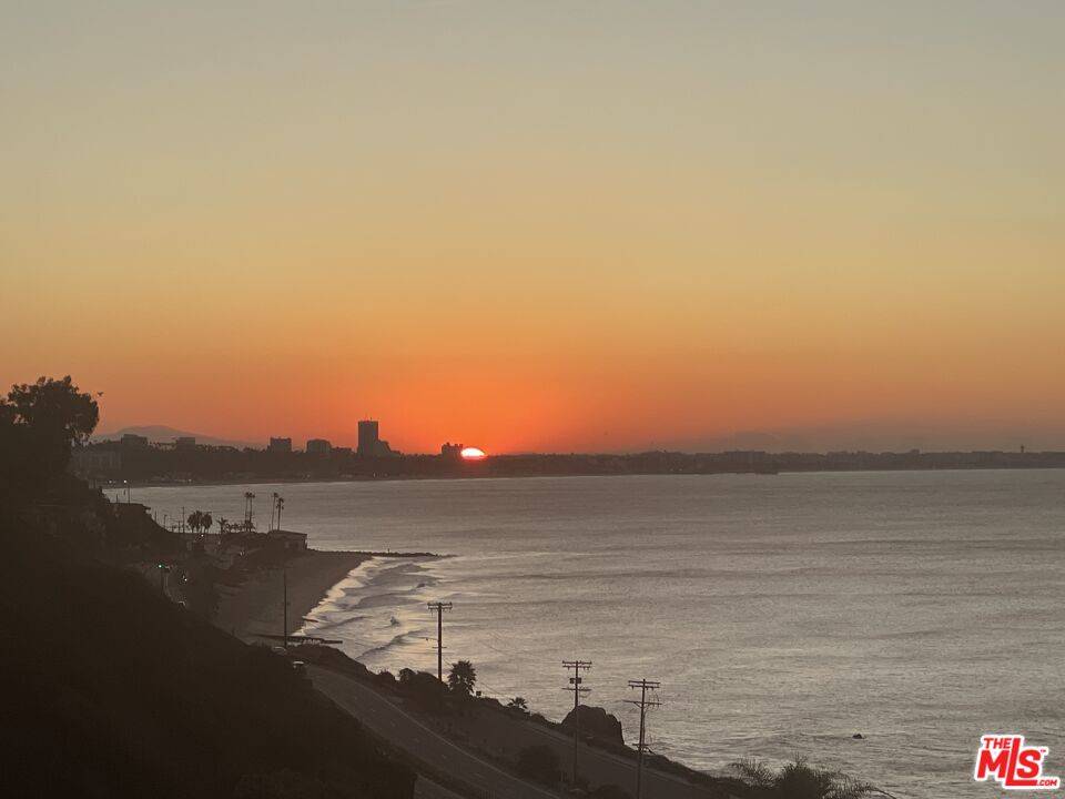 18002   Coastline Dr 2.0 Malibu LA