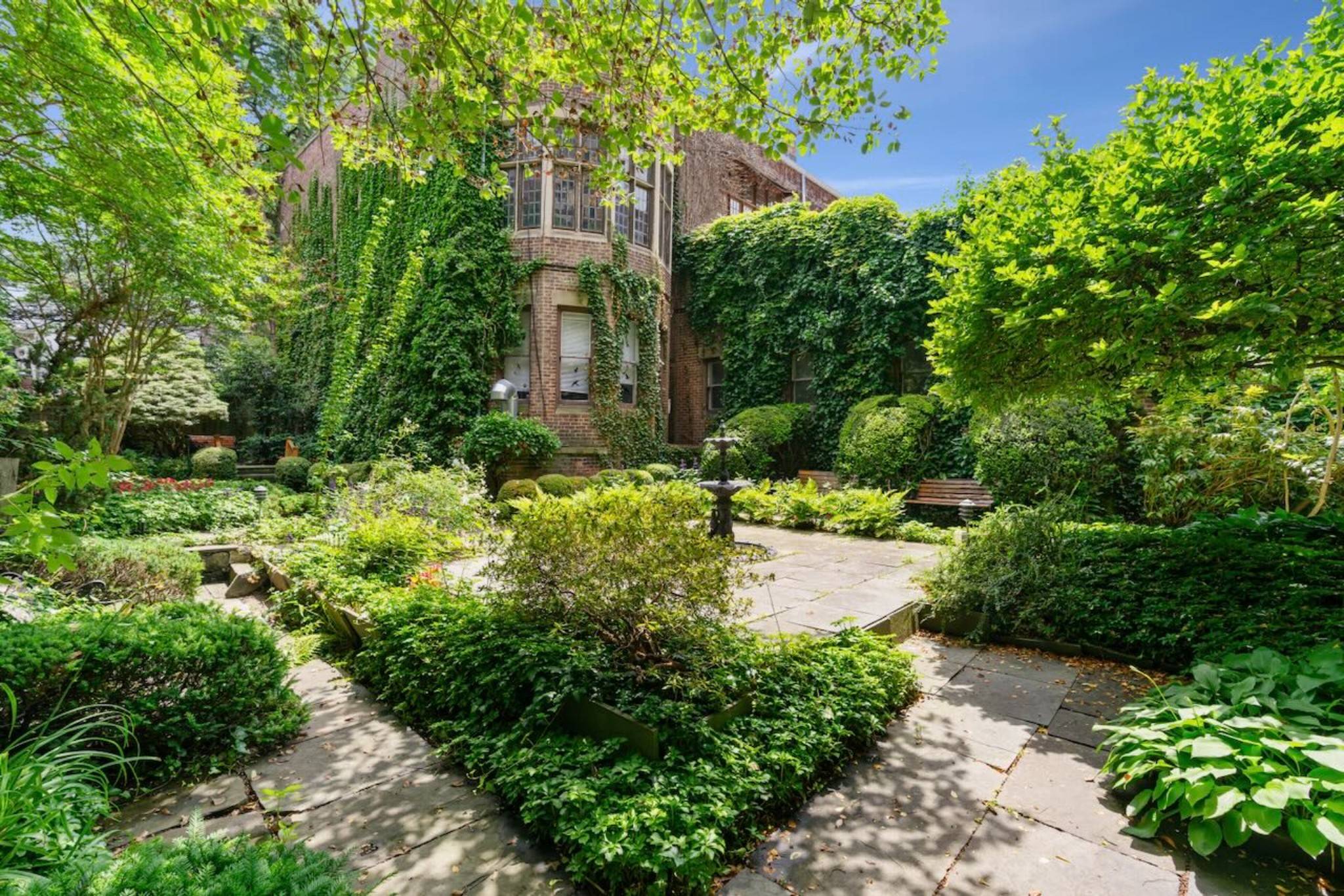 Located on a picturesque, tree lined block in the heart of Brooklyn Heights, surrounded by brownstone architecture and neighborhood cafs.