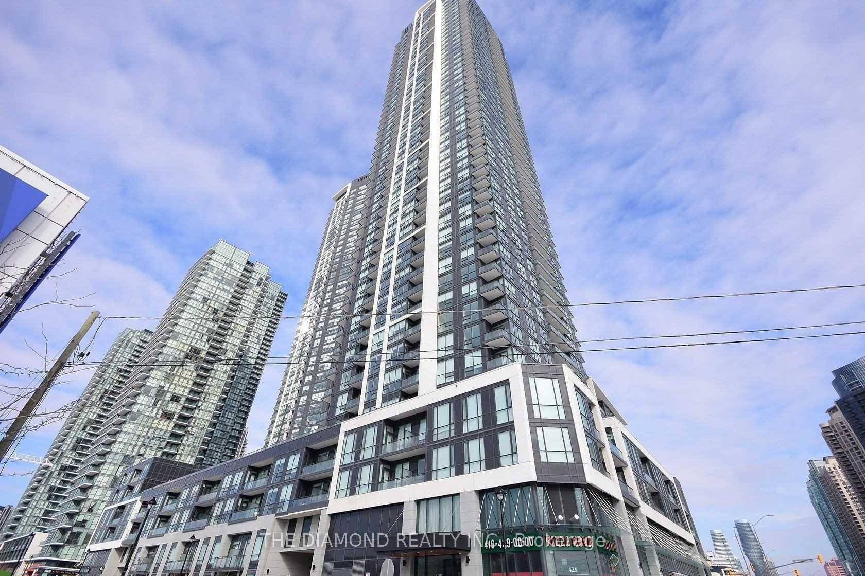 Gorgeous Sunny One Bedroom Unit With Breathtaking Views !