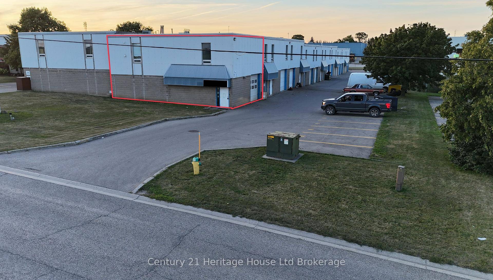 Take advantage of this rare opportunity to own a highly visible corner industrial unit in a rapidly developing area of Woodstock, located just off Highway 401 and Norwich Avenue.
