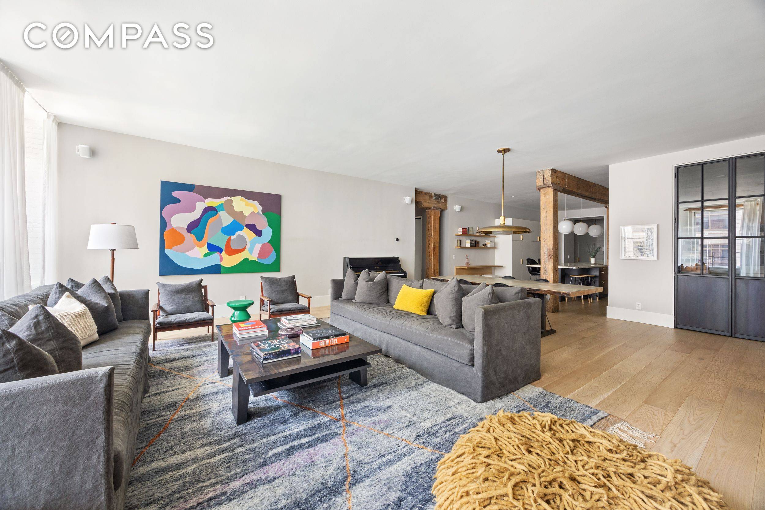 Apartment 4B at 622 Greenwich Street is a turnkey, meticulously renovated residence located in a boutique co op at the intersection of the West Village and Hudson Square.