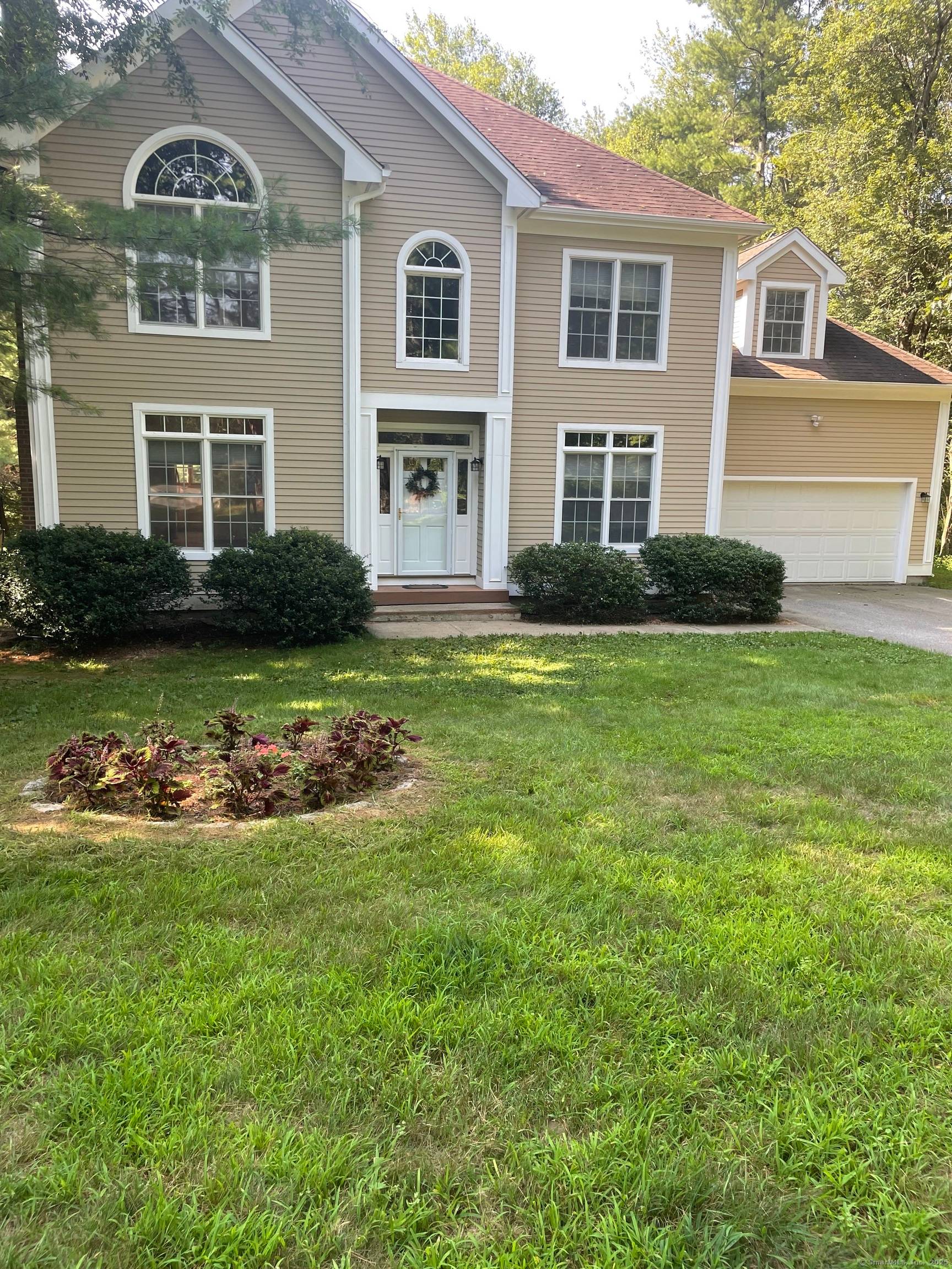 This spacious Woodridge Lake home boasts both privacy and easy access to clubhouse, pool, tennis courts, main beach and 3 satellite beaches while having the privacy of being on 2 ...