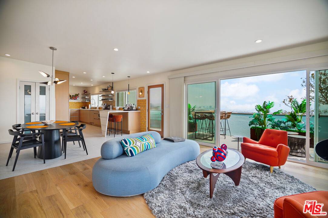 8011   Fareholm Dr 3.0 Hollywood Hills East LA