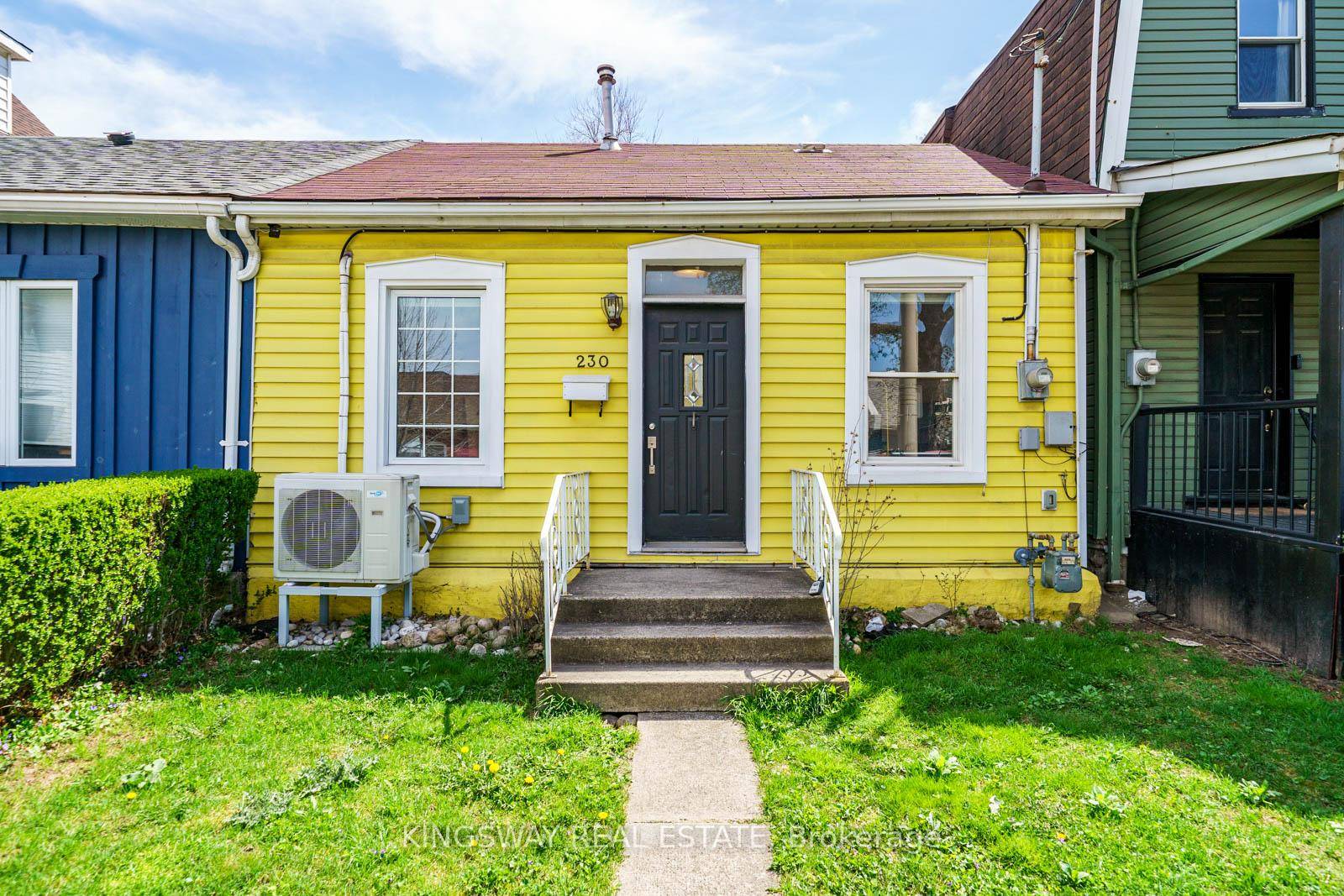 Charming 2 Bedroom Home in Prime Central LocationWelcome to this beautifully updated 2 bedroom gem, perfectly situated in a highly sought after central location with easy access to all amenities.