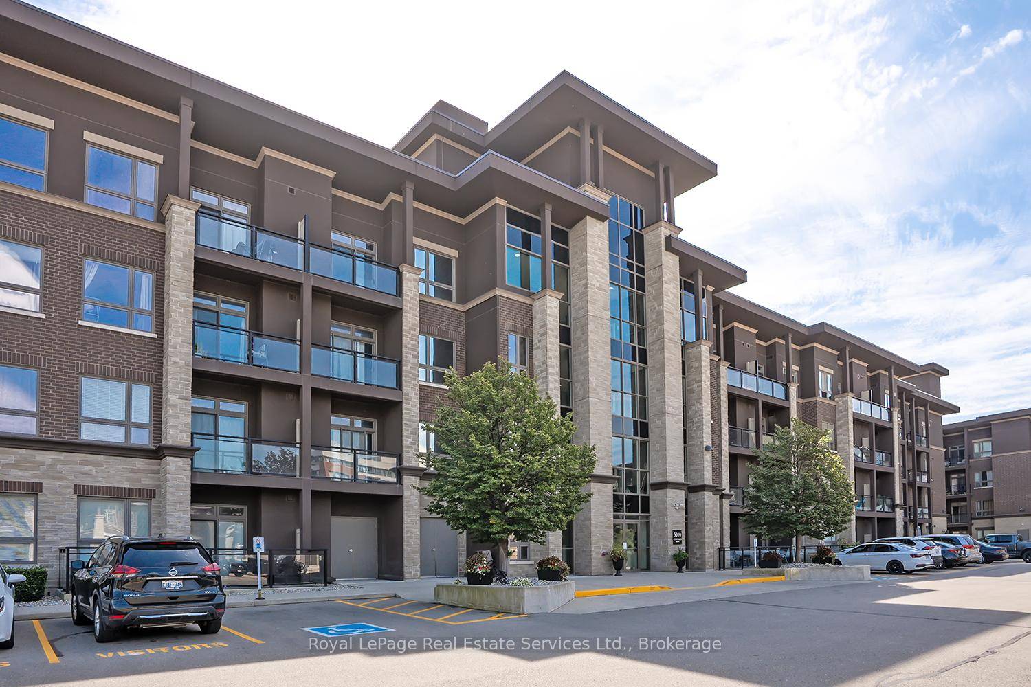 Stunning Penthouse in the Trendy Vibe Condos !