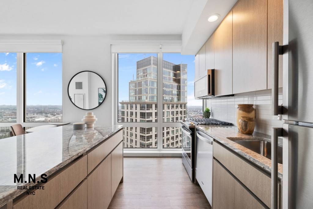 5Pointz LIC Luxury 1 Bedroom with Private Terrace Now AvailableIn the heart of LIC, in a vibrant neighborhood just steps away from MOMA PS1, stands two towers topping out at ...