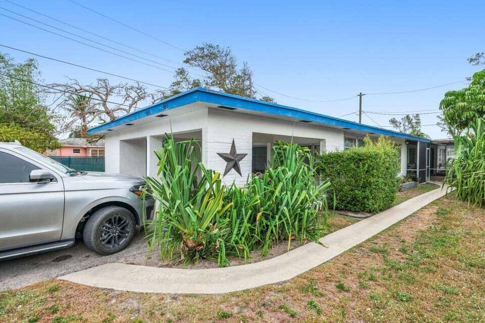 Tenant Occupied This property will be delivered as a cash flow duplex !