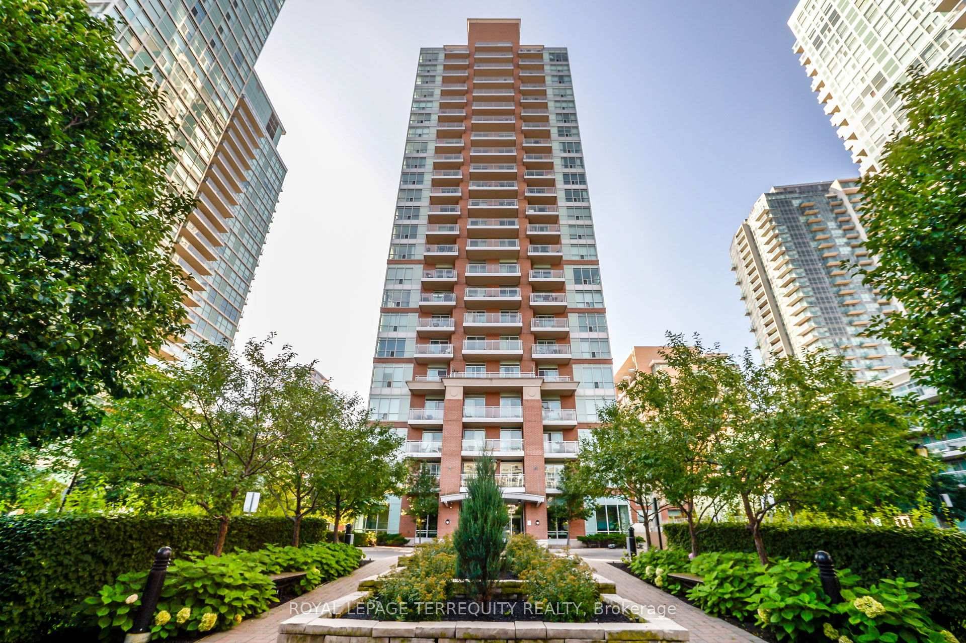 Discover elevated urban style in this freshly painted designer sub penthouse at Battery Park Condos, offering approximately 585sqft of tastefully updated space with east facing floor to ceiling windows, sleek ...