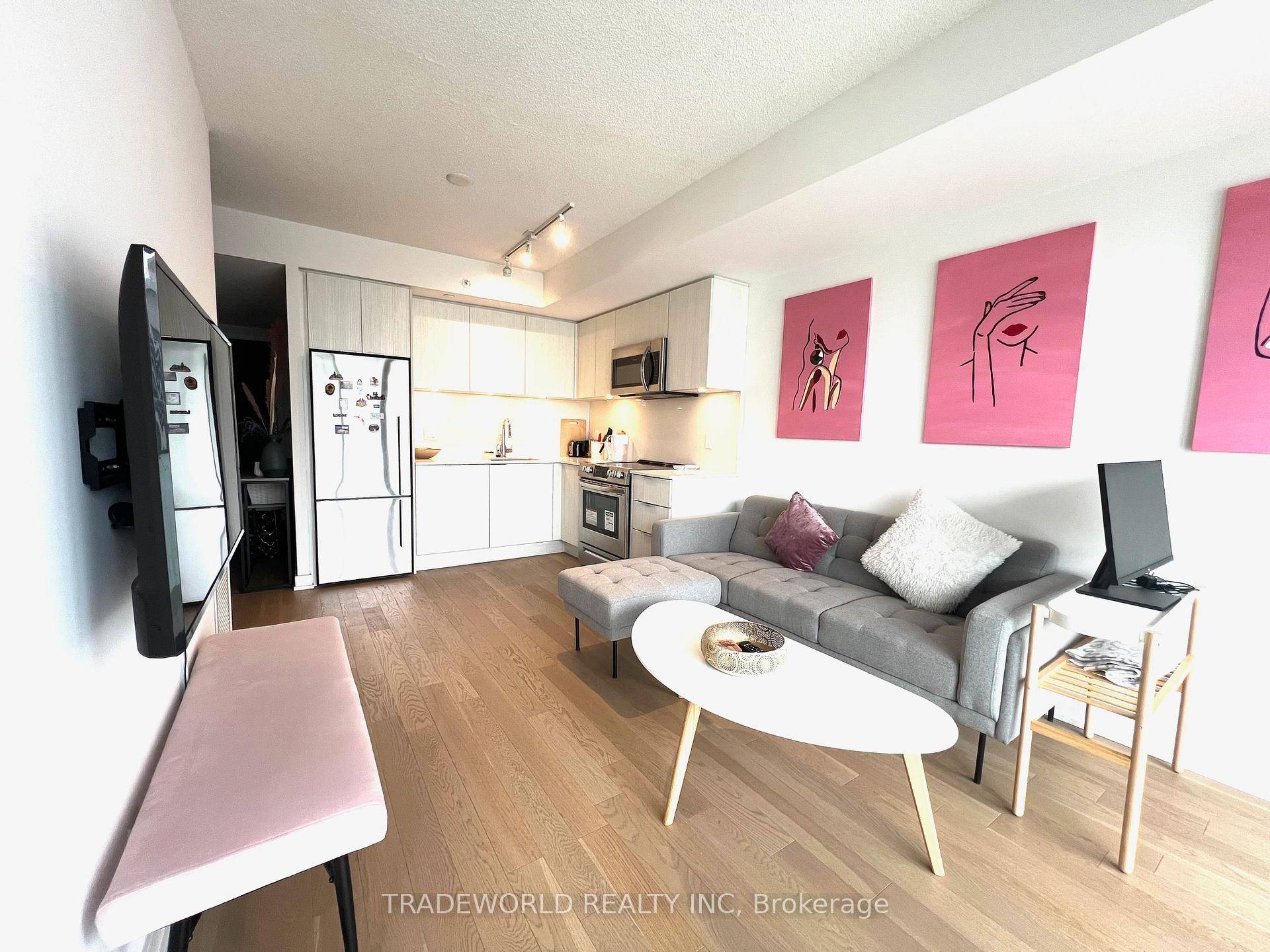 Luxury 1 Den Condo Located In A Prime Downtown Location Functional Layout Floor To Ceiling Windows Upgraded Engineered Wood Flooring Thru Out Upgrade Closet Organizer Gourmet Kitchen Spa Like Baths ...