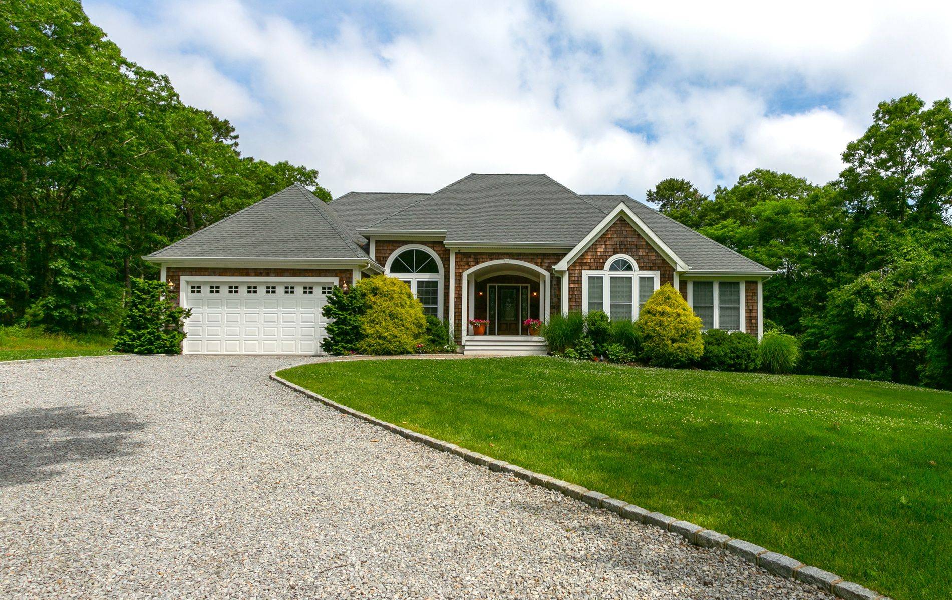 Hampton Bays Beautiful 4 Br, 3 1/2 Bath With Pool Close to All