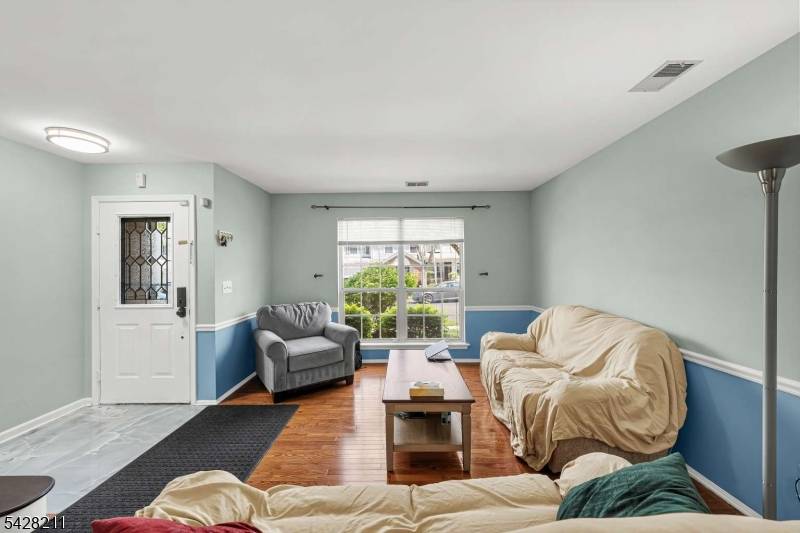 Welcome to outstanding North East facing Quail Brook townhouse.
