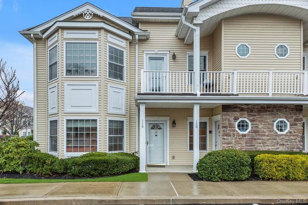 Welcome home ! This beautiful lower unit condo in The Seasons at Plainview, an active 55 community, offers an exceptional opportunity to enjoy a maintenance free lifestyle !
