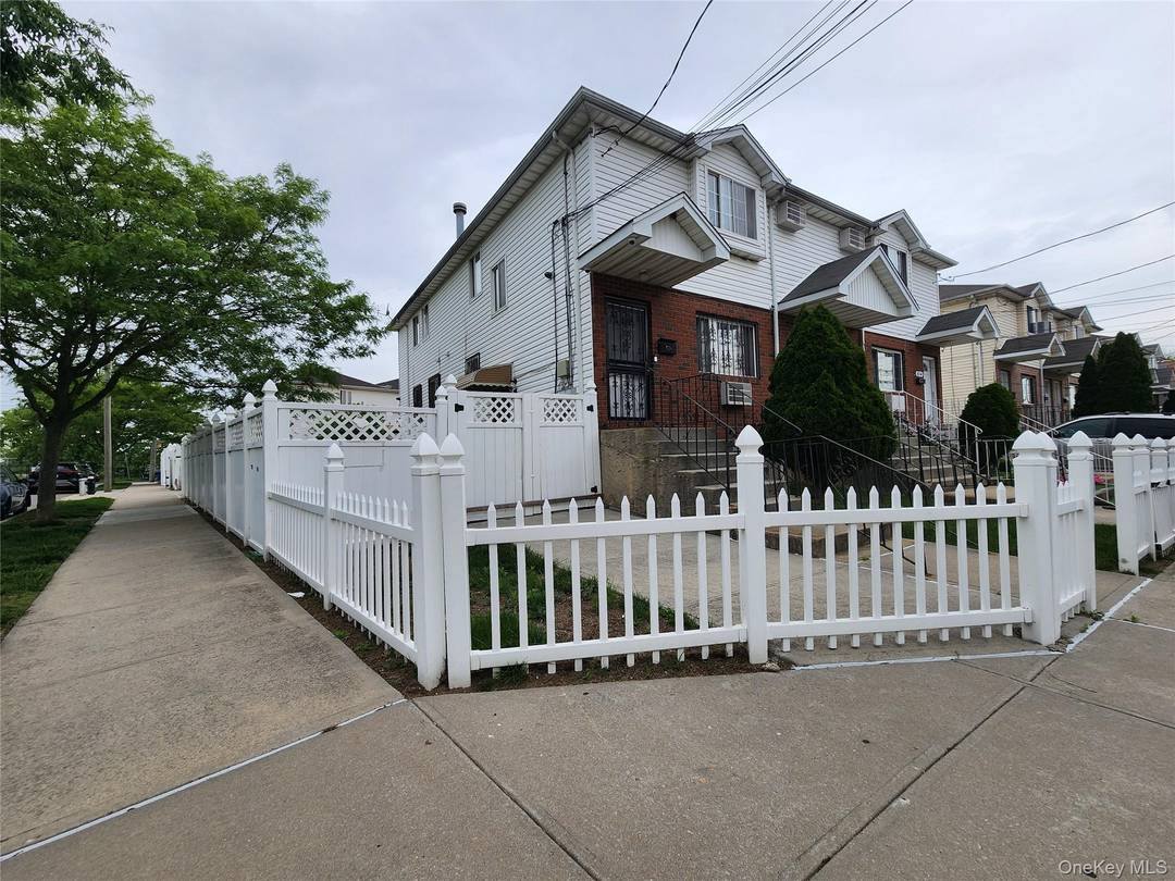 2 FAMILY SEMI DETACHED PROPERTY RARE FIND IN SPRINGFIELD GARDENS QUEENS NY 11413 WELL MAINTAINED WITH STRONG RENT ROLL INVESTMENT PROPERTY amp ; WILL BE DELIVERED VACANT ON BEFORE CLOSING ...