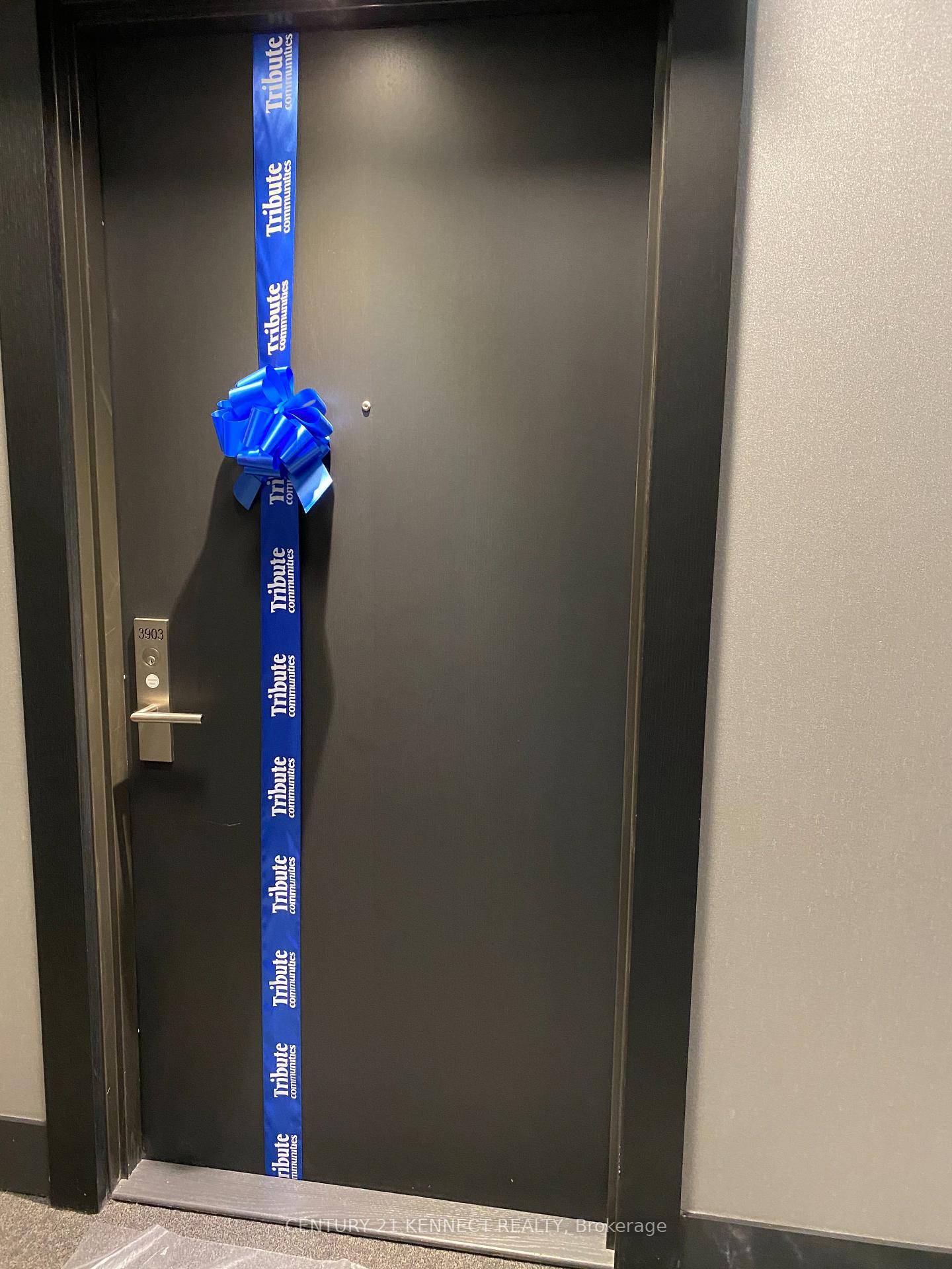 Short term rental available Beautiful Sky City view.