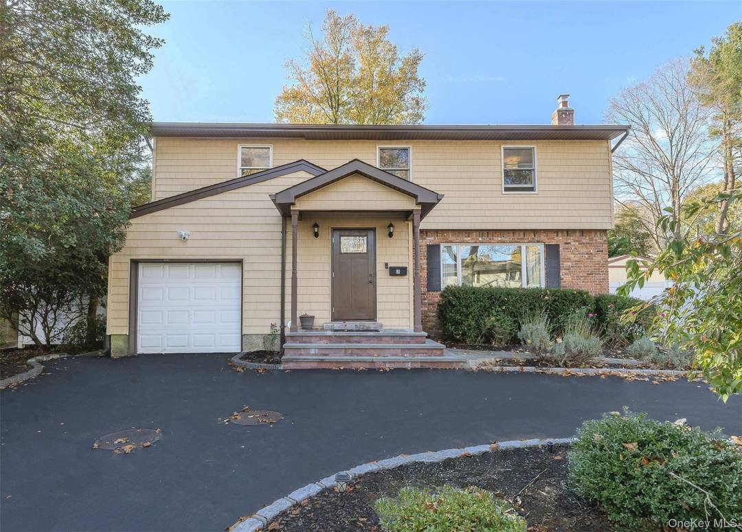 HUGE interior ! 3200 sqft 5 bdr, 3.