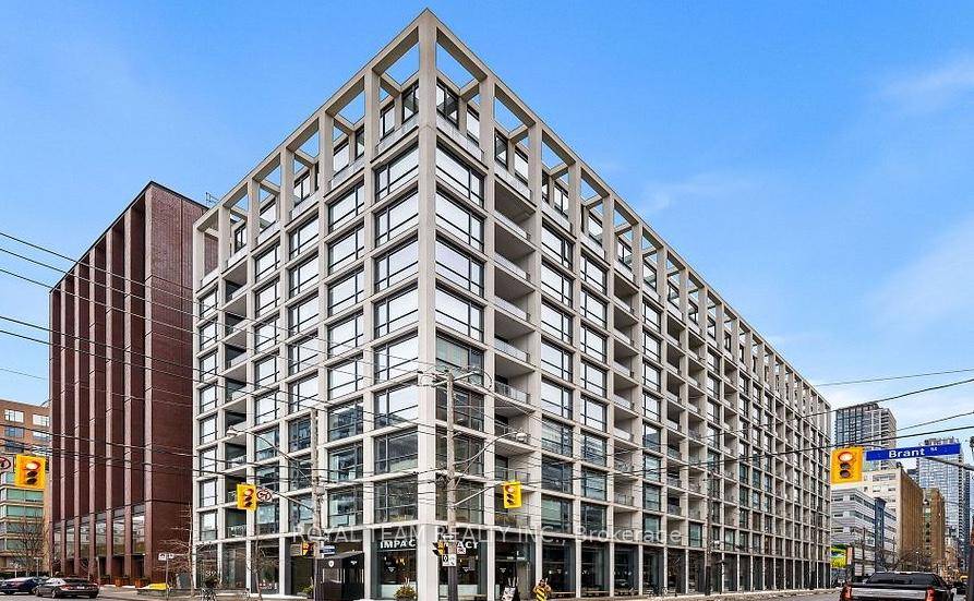 Welcome to fully furnished eclectic soft loft in the heart of Toronto's sought after Fashion District.