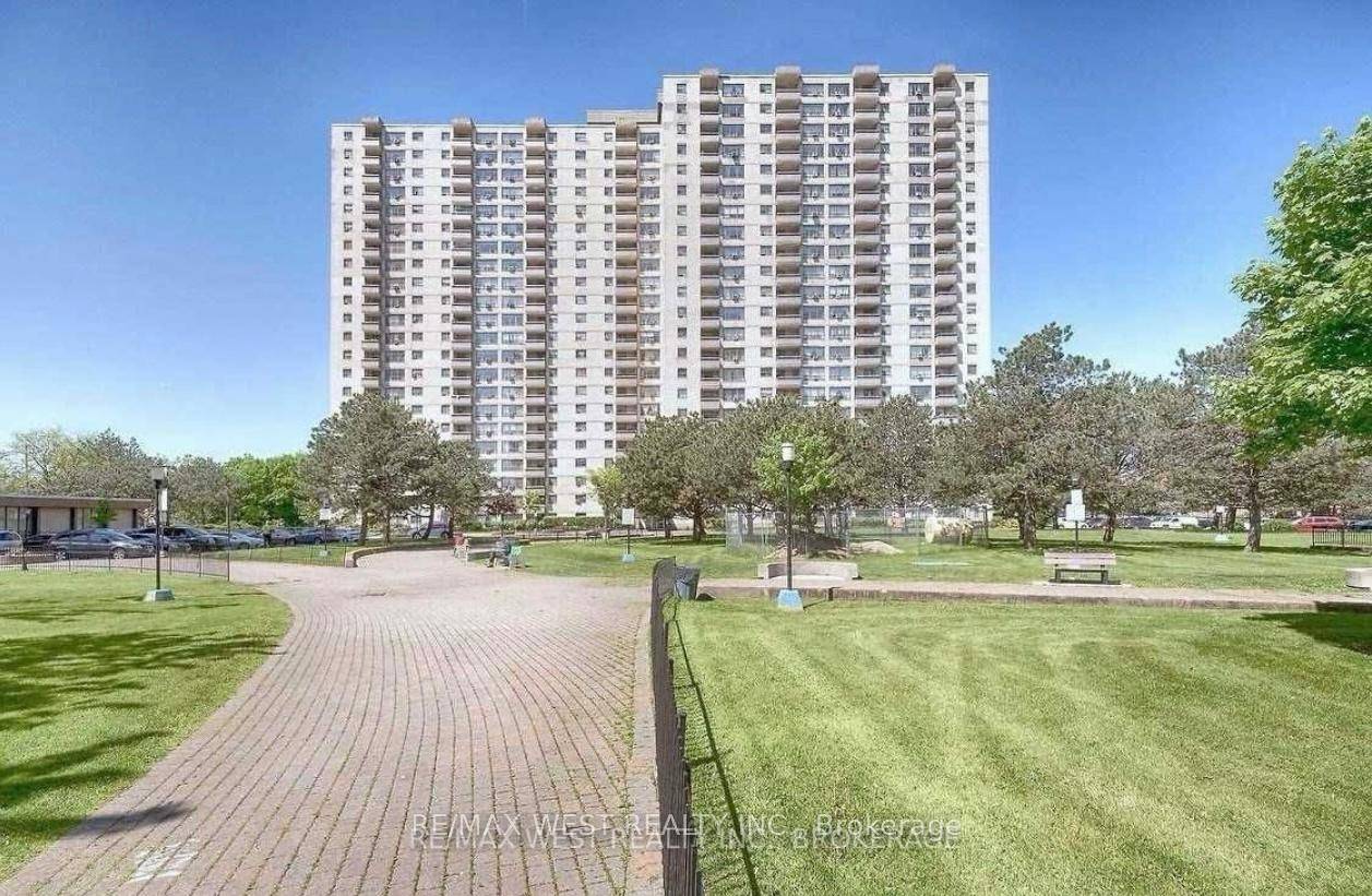 Renovated, Spacious 3 Bedroom, 1 Bath condo unit.
