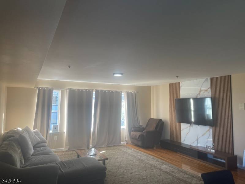 Spacious three family home move in conditions in the Irounbound section of Newark a vibrant and thriving community.