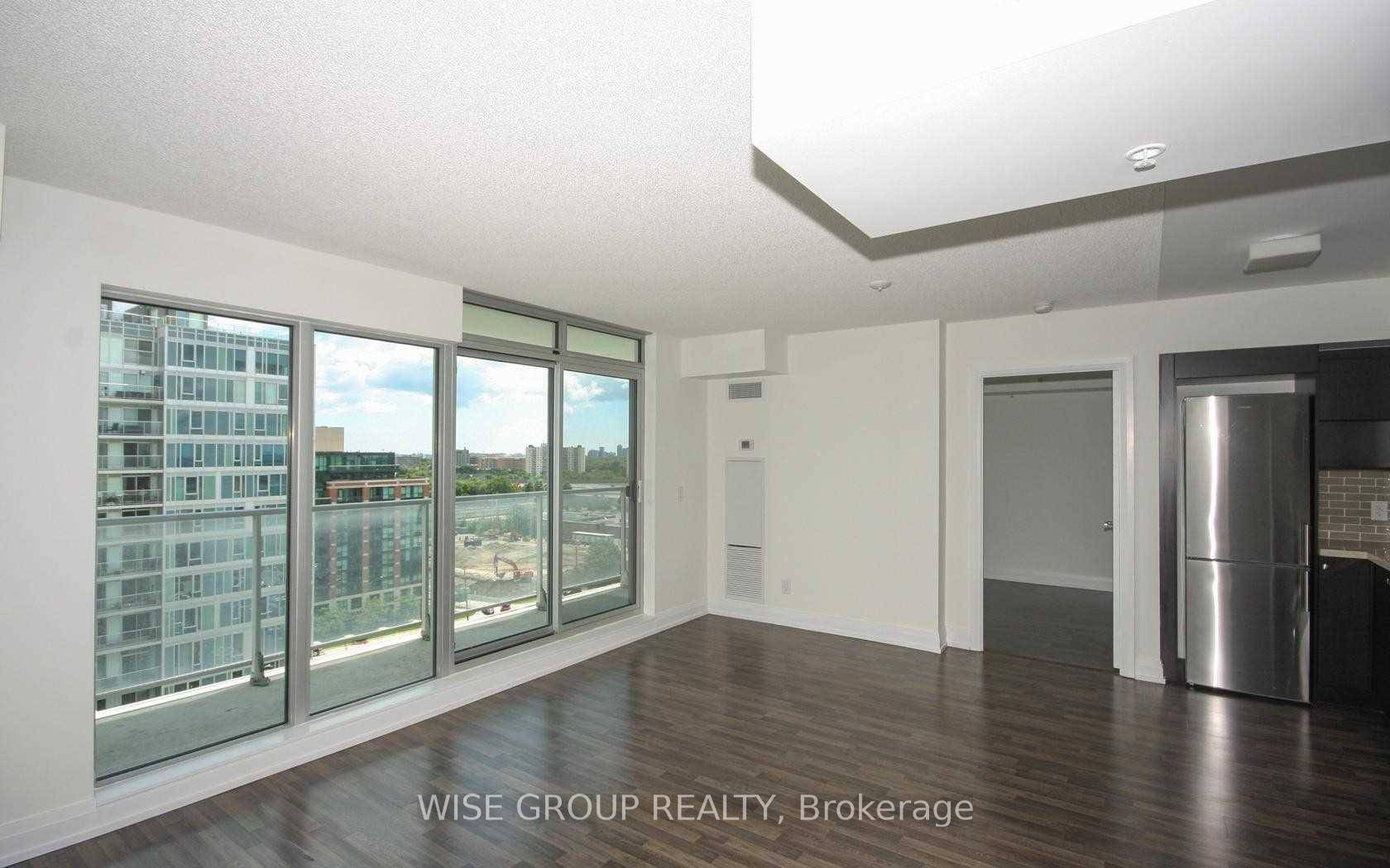 Spacious 1 Bedroom just steps to Wilson Station, Costco, Starbucks, LCBO, and minutes to Yorkdale, Hwy 401 amp ; York University.