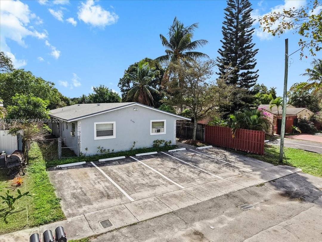 Turnkey Income Producing Triplex in Central Broward !